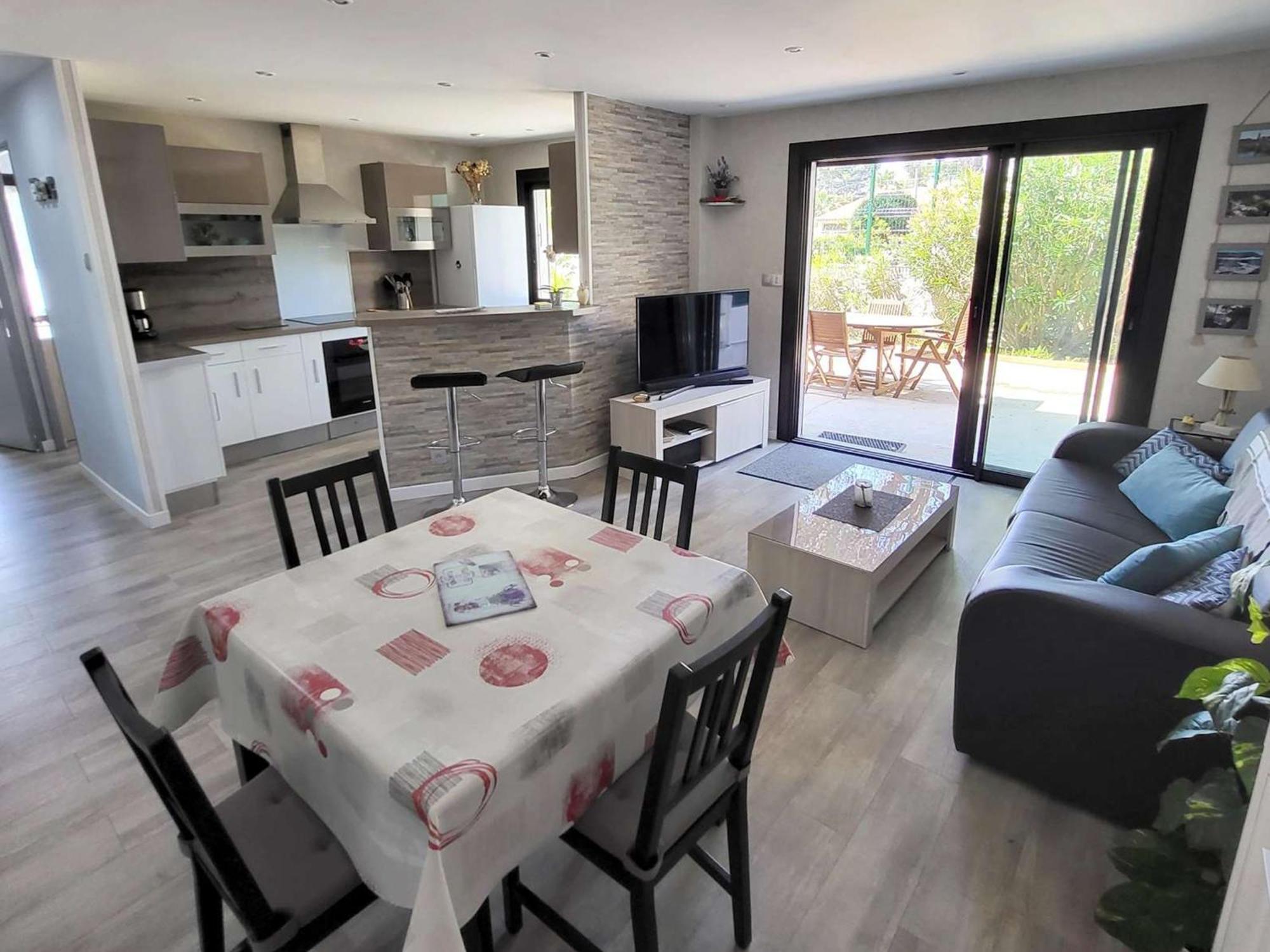 Apartment T2 Renove Climatise Avec Jardin, Proche Plage, Parking Securise - Fr-1-316-174